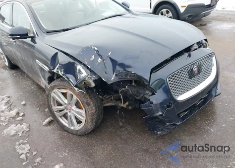 2017 Jaguar Xj Xjl Portfolio z USA, uszkodzony, nr VIN SAJWJ2GD0H8W03928